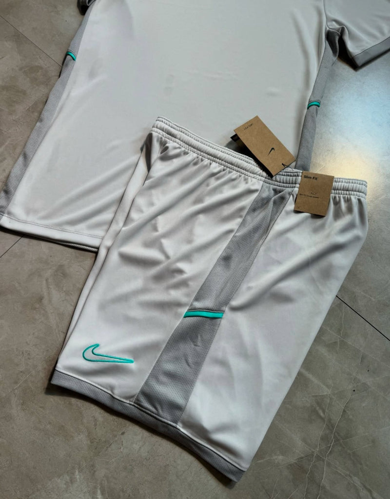 Conjunto Nike DRI-FIT ( ice frozen )