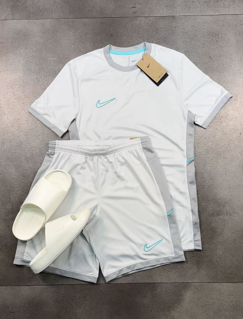 Conjunto Nike DRI-FIT 2025 + Chinelo Nike