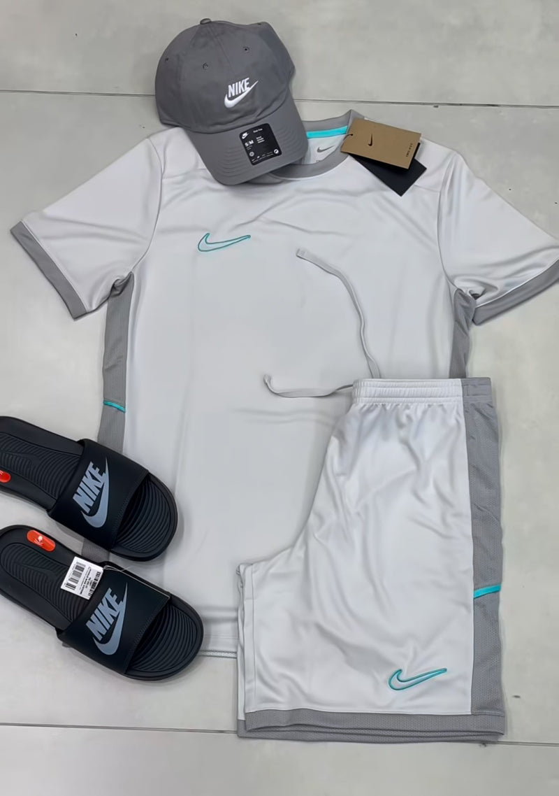Kit Nike DRI-FIT 2025