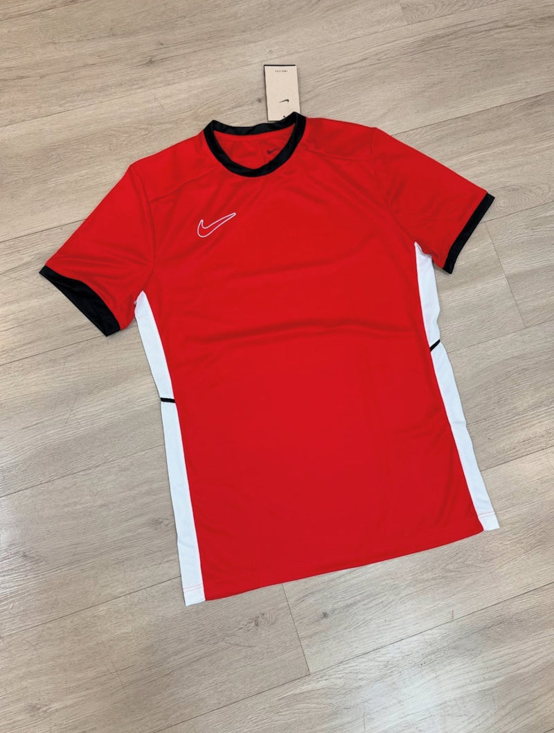 Kit completo Nike Academy + Chinelo Victori One